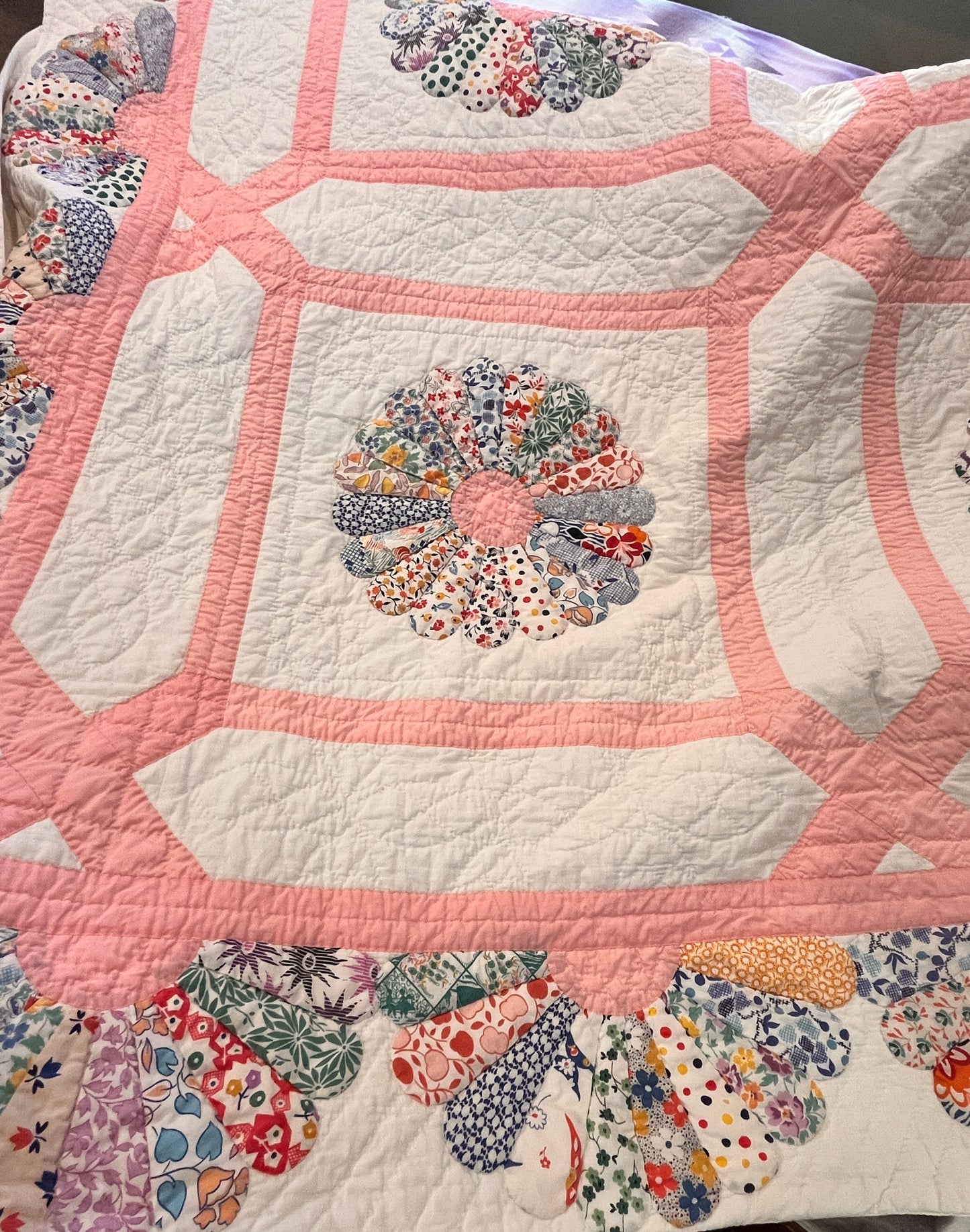 Unique Dresden Plate Quilt with Border and Garden Maze Setting / Large