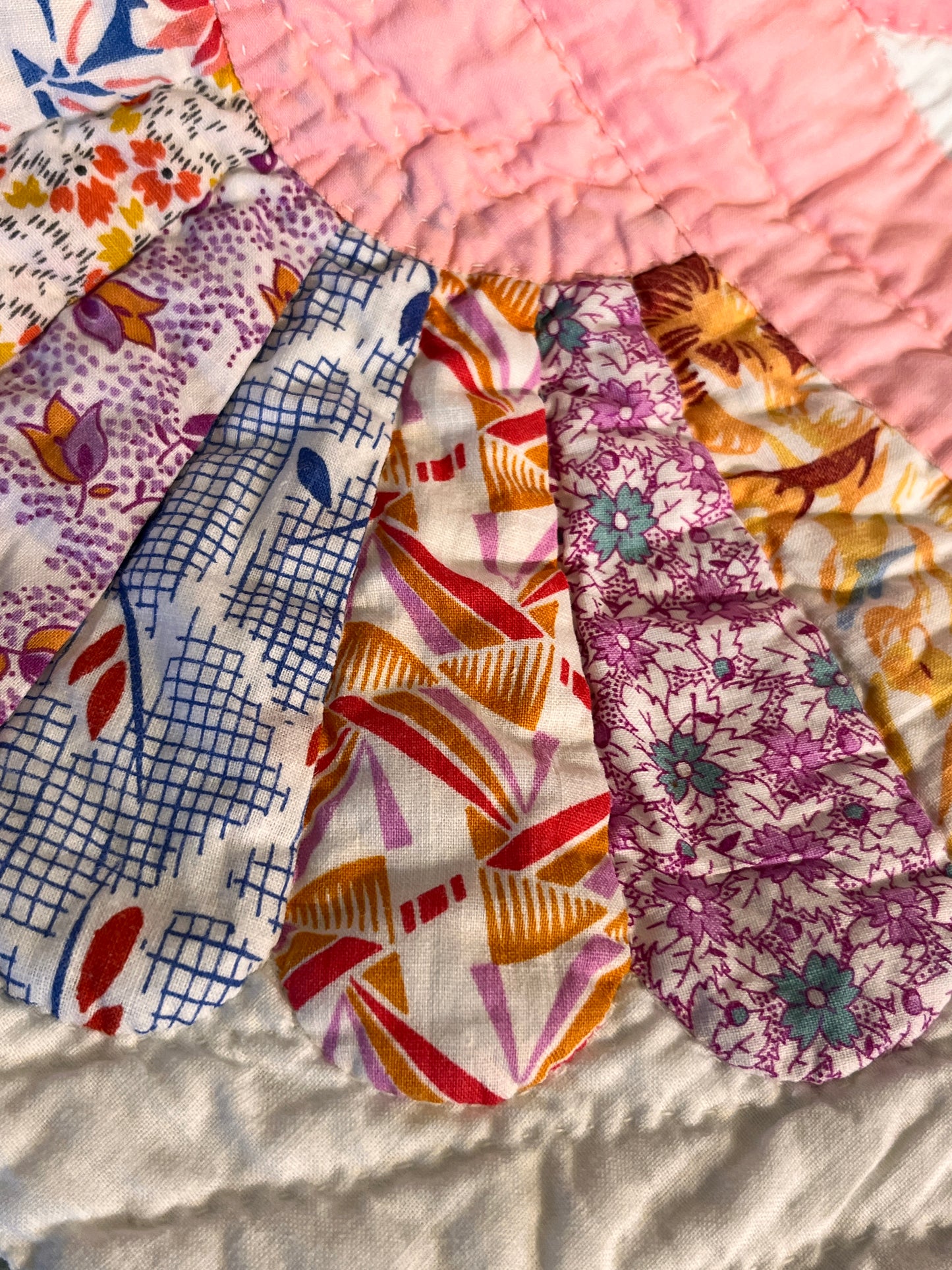 Unique Dresden Plate Quilt with Border and Garden Maze Setting / Large