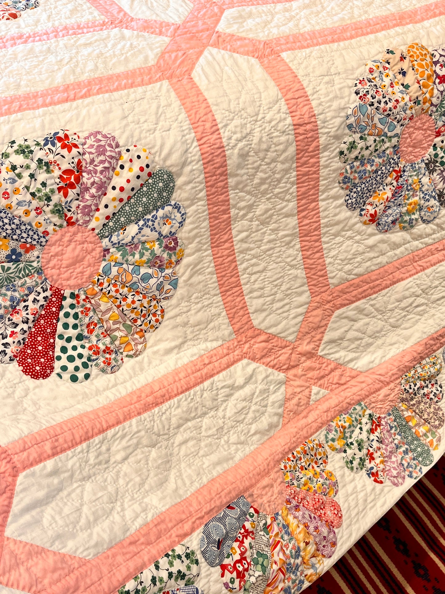 Unique Dresden Plate Quilt with Border and Garden Maze Setting / Large