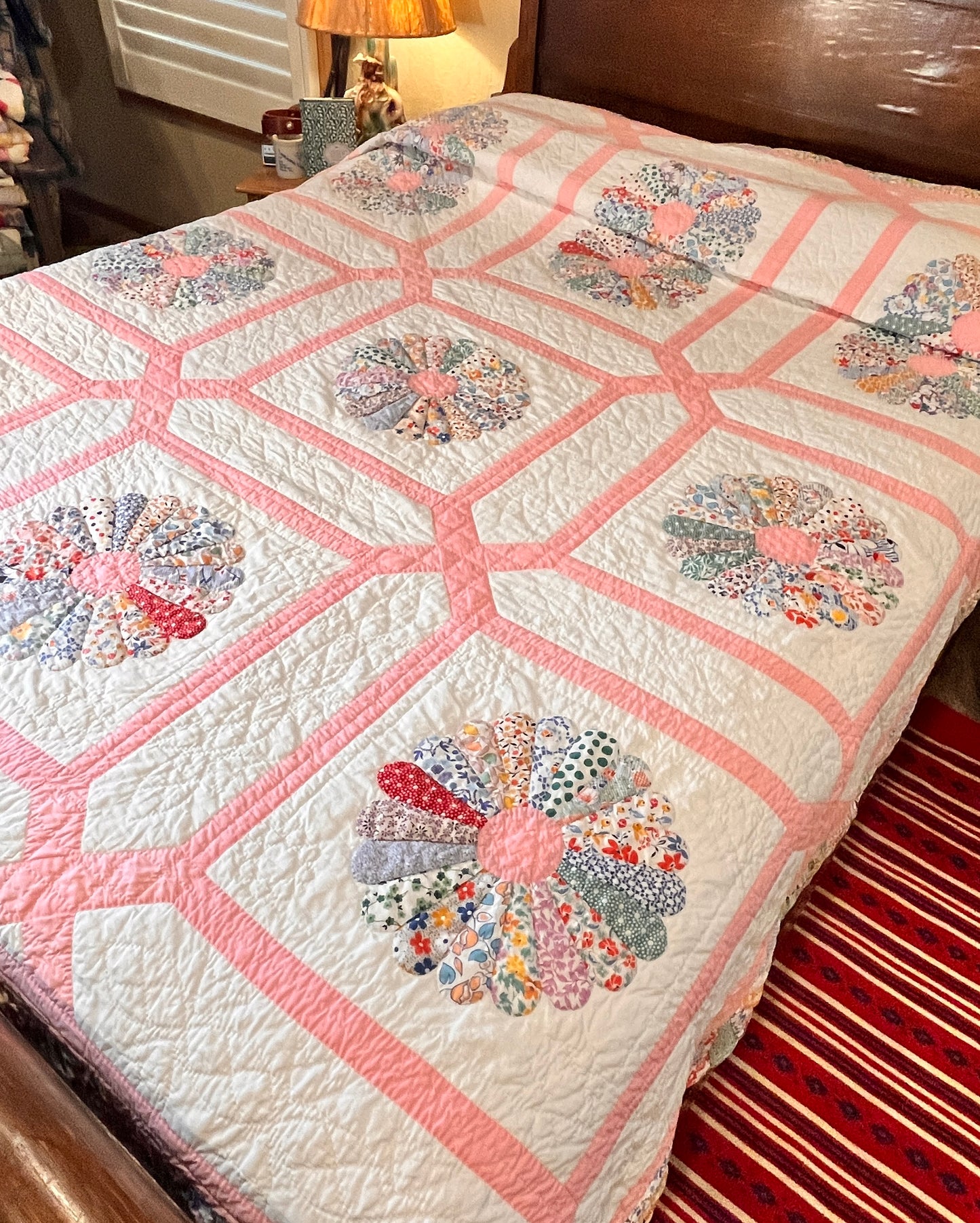Unique Dresden Plate Quilt with Border and Garden Maze Setting / Large