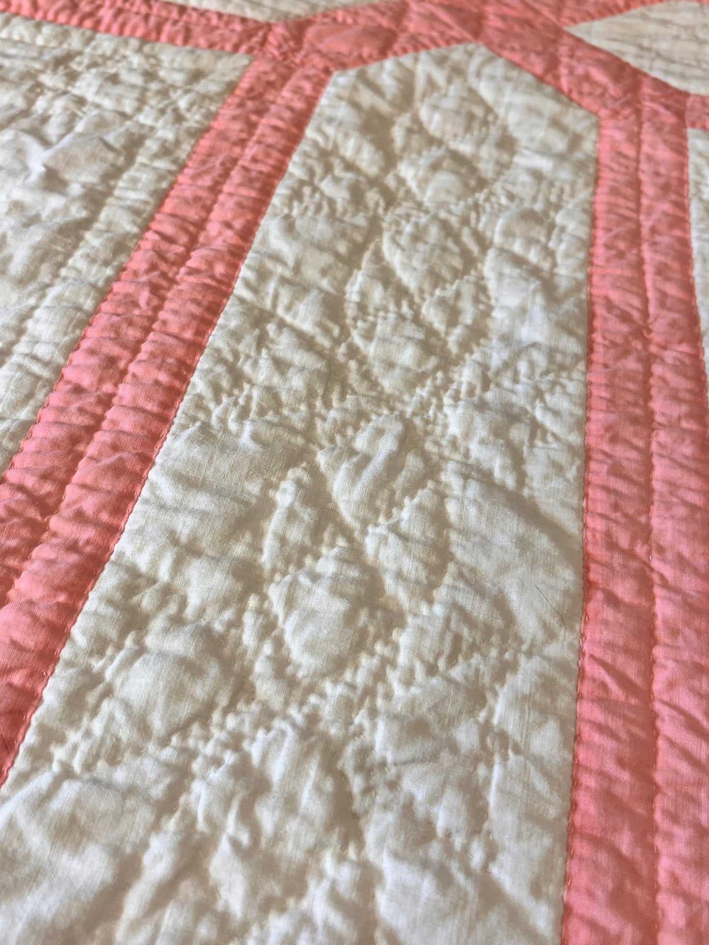 Unique Dresden Plate Quilt with Border and Garden Maze Setting / Large