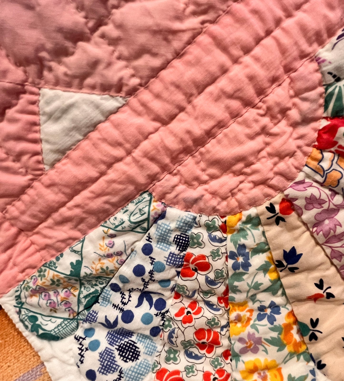 Unique Dresden Plate Quilt with Border and Garden Maze Setting / Large