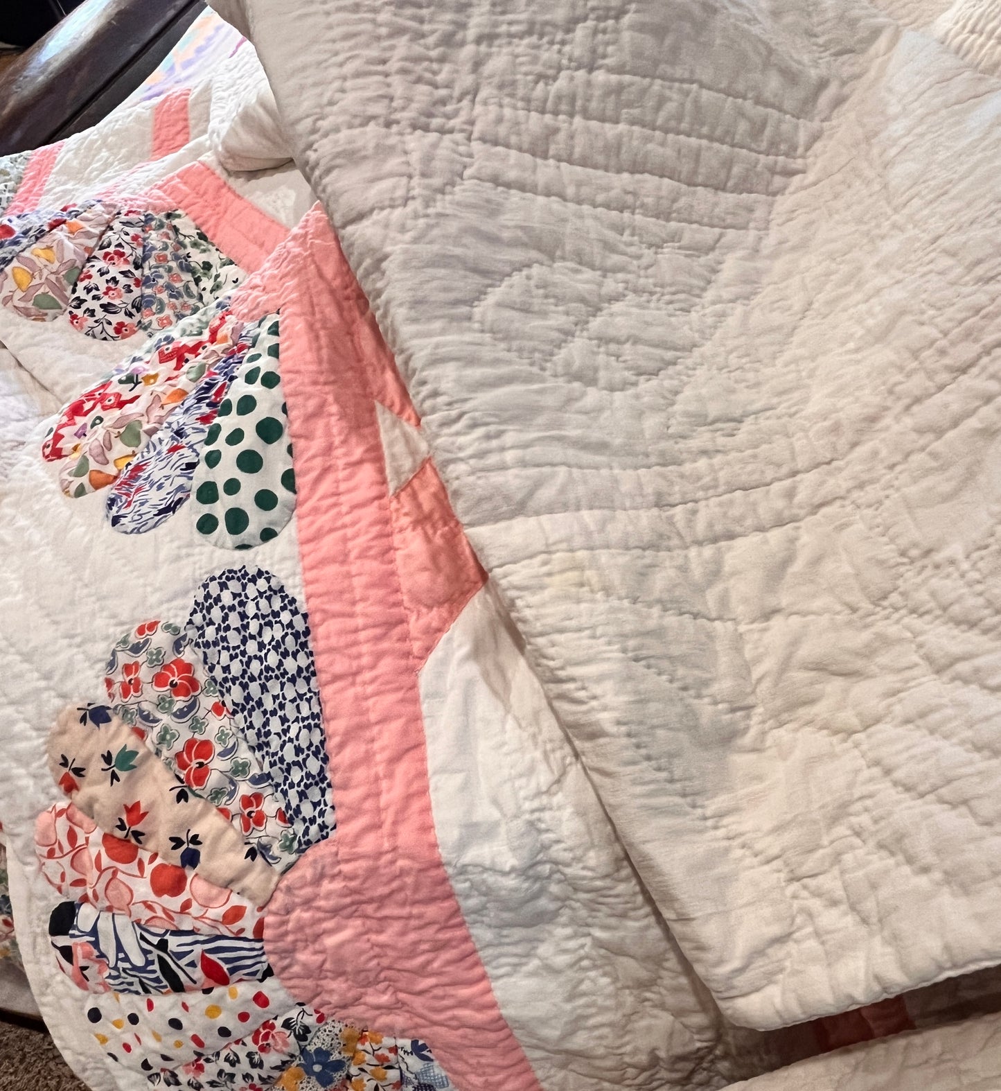 Unique Dresden Plate Quilt with Border and Garden Maze Setting / Large