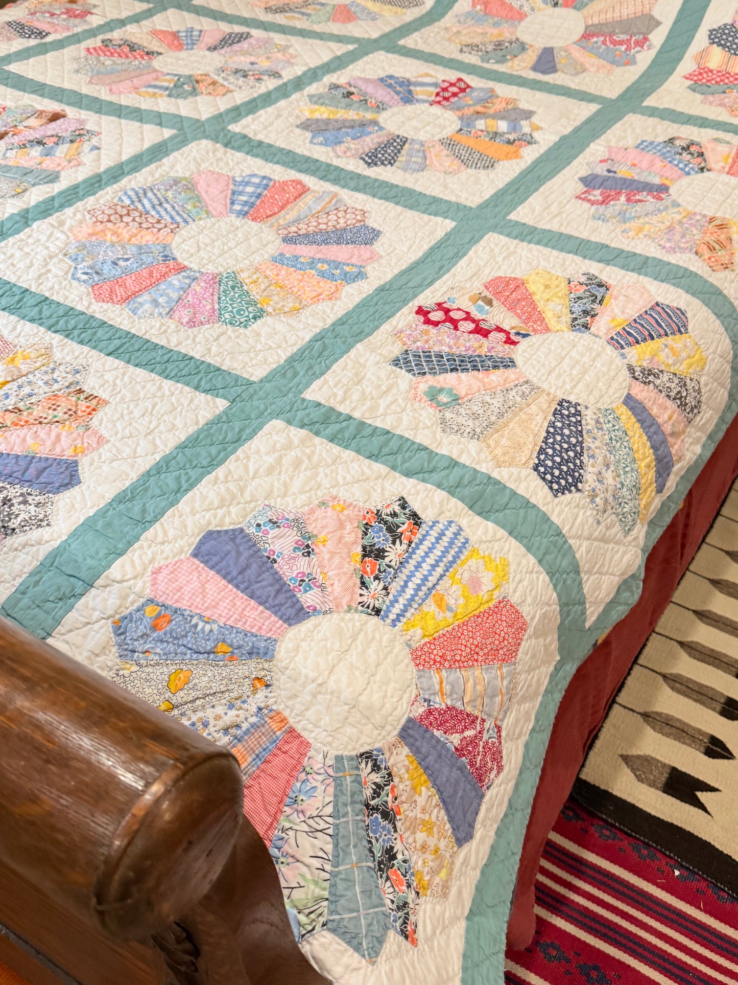 Dresden Plate Flower Quilt