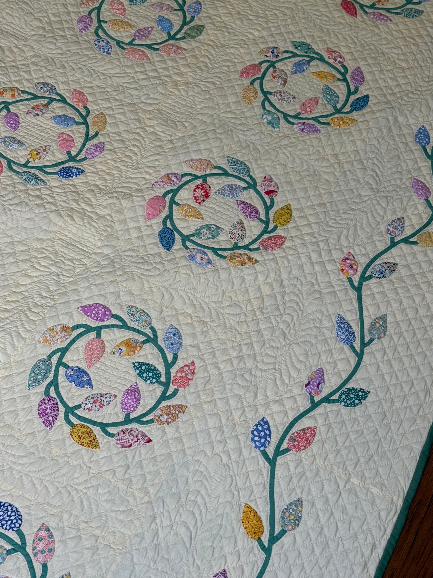 Superb Wreath of Leaves With A Leaves Border Quilt