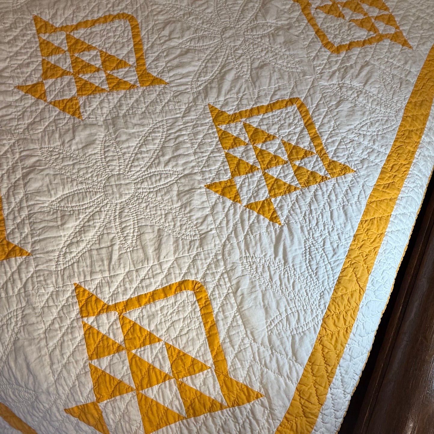 Pieced and Appliqué Basket Quilt