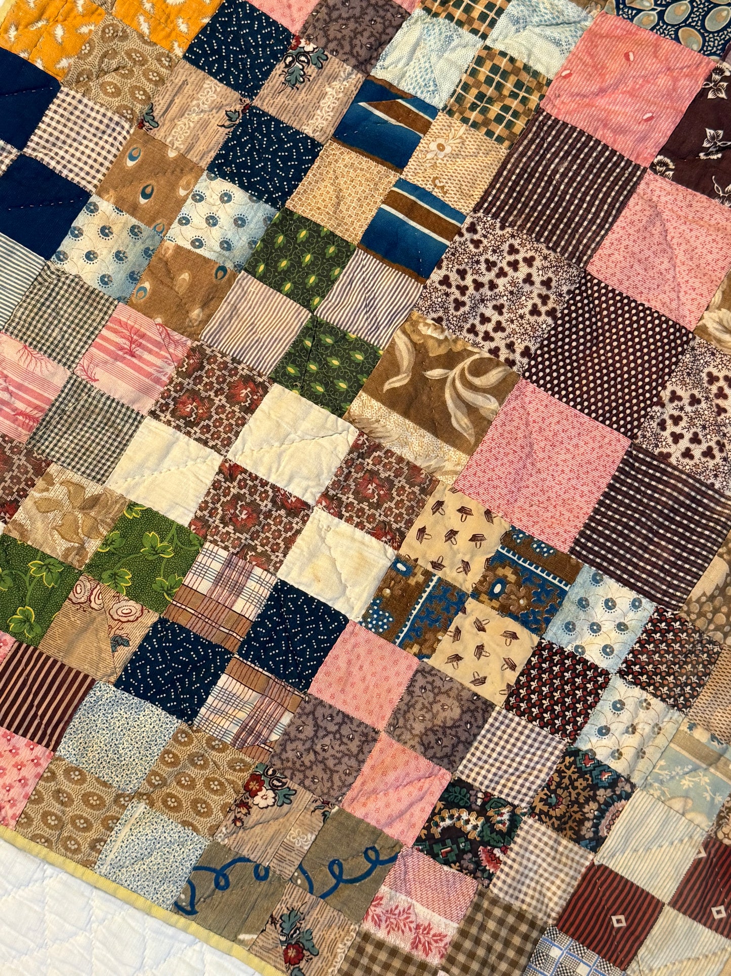 Scrappy Medallion Patchwork Fabrics Crib Quilt