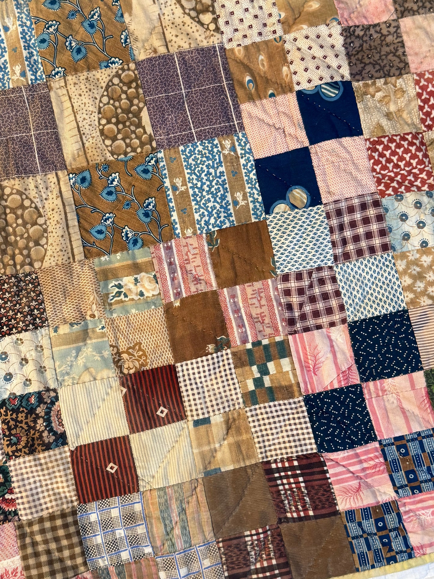 Scrappy Medallion Patchwork Fabrics Crib Quilt