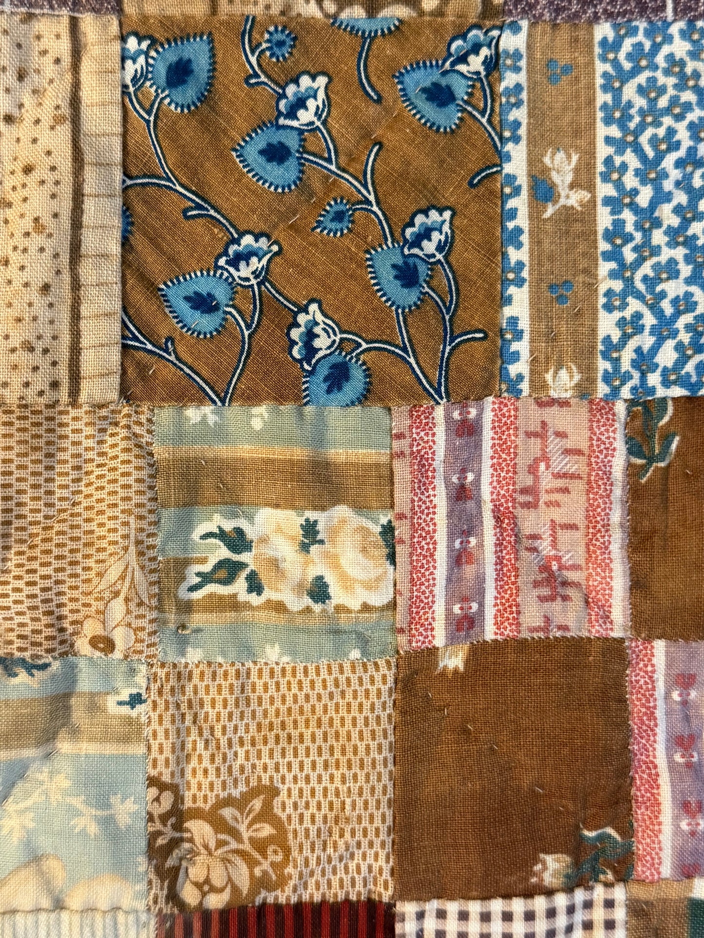 Scrappy Medallion Patchwork Fabrics Crib Quilt