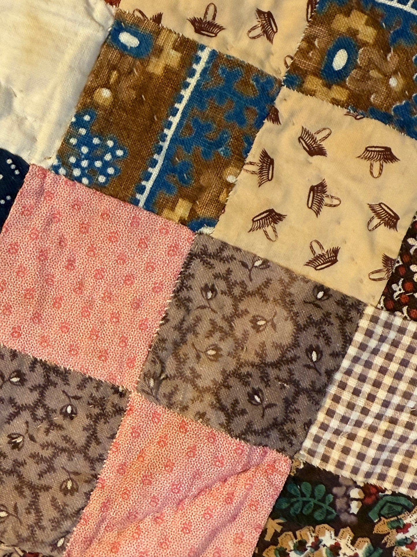 Scrappy Medallion Patchwork Fabrics Crib Quilt