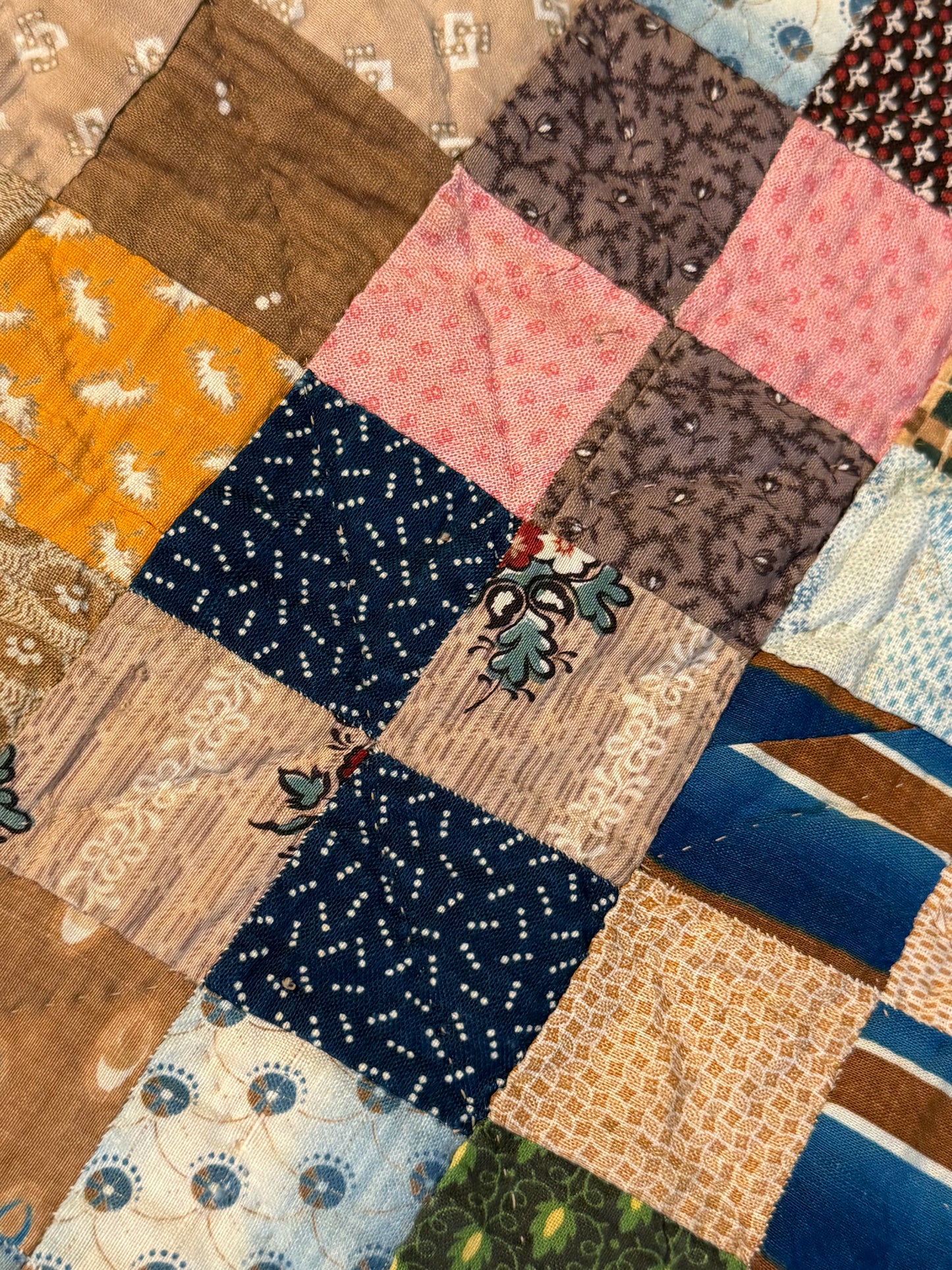 Scrappy Medallion Patchwork Fabrics Crib Quilt