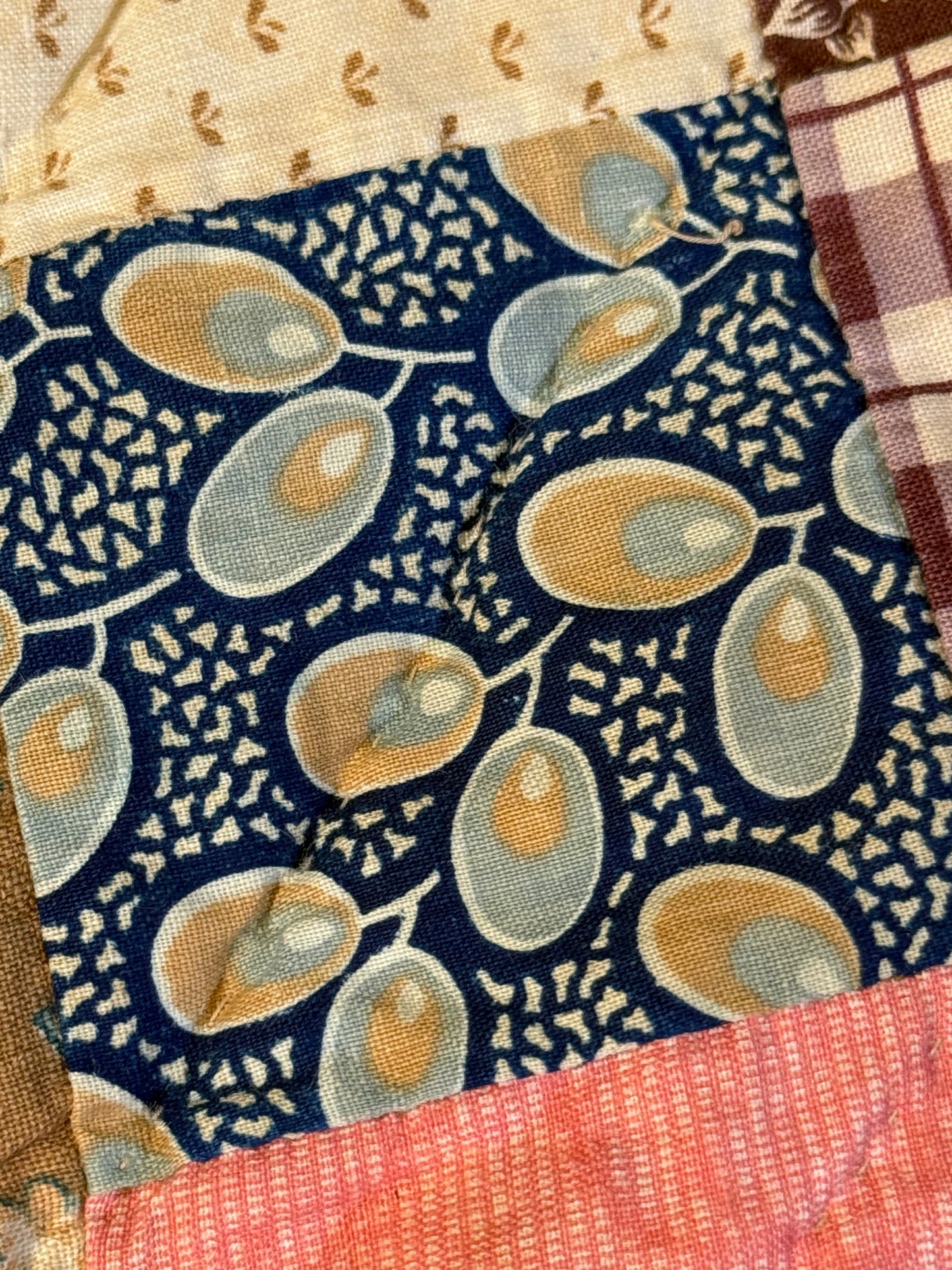 Scrappy Medallion Patchwork Fabrics Crib Quilt