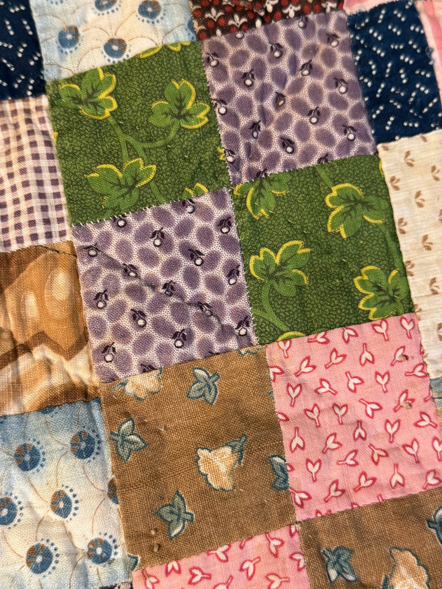 Scrappy Medallion Patchwork Fabrics Crib Quilt