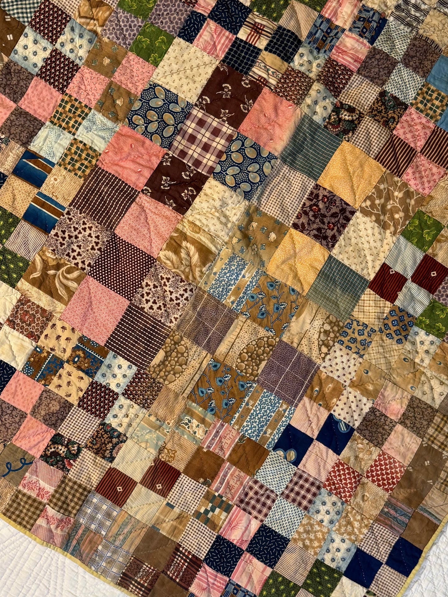 Scrappy Medallion Patchwork Fabrics Crib Quilt