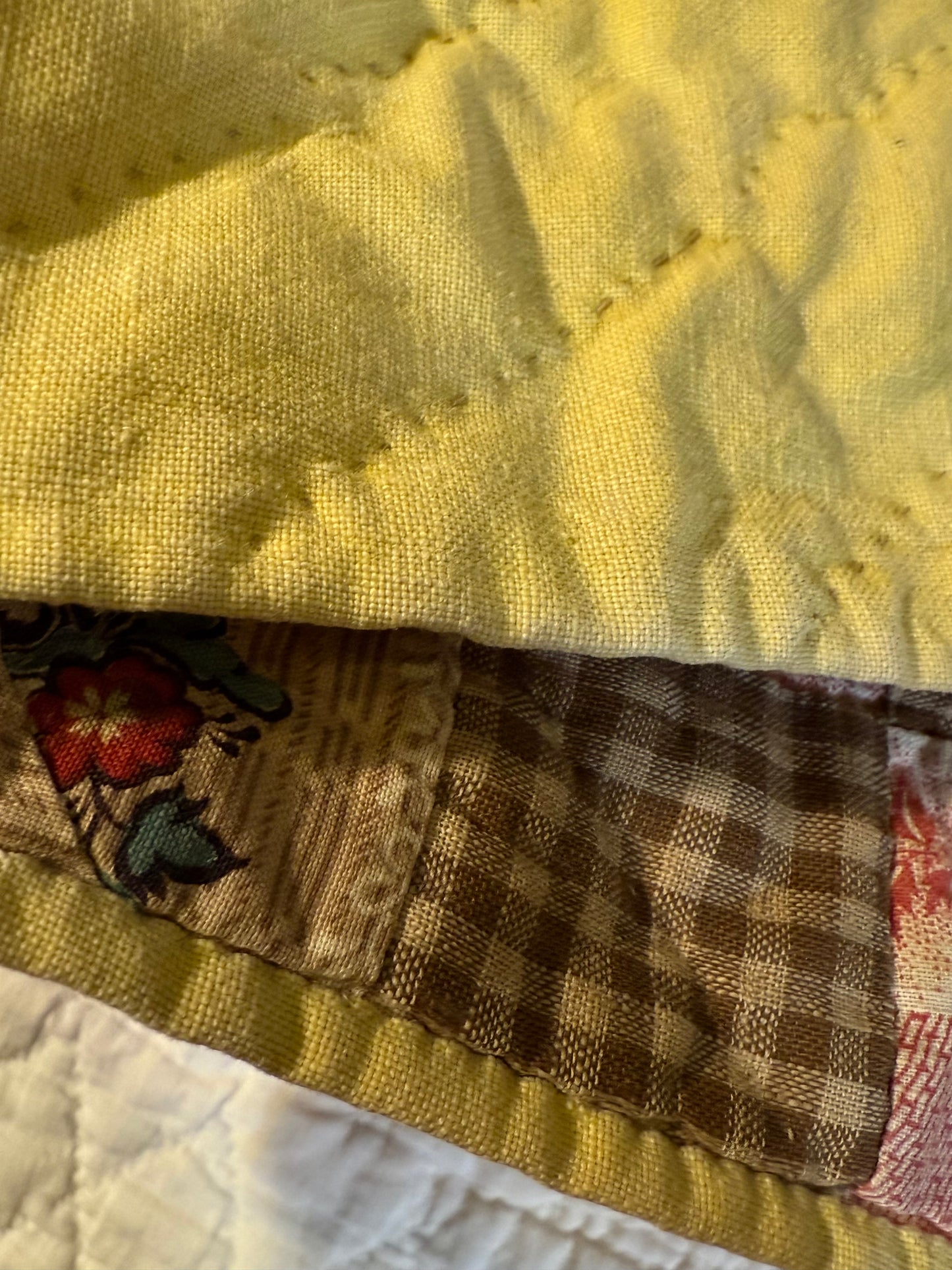 Scrappy Medallion Patchwork Fabrics Crib Quilt