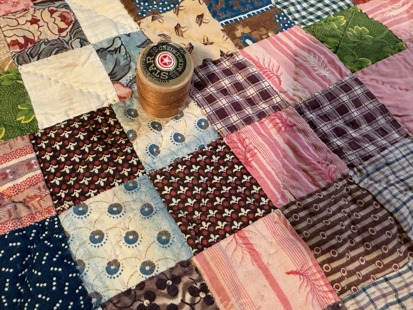 Scrappy Medallion Patchwork Fabrics Crib Quilt
