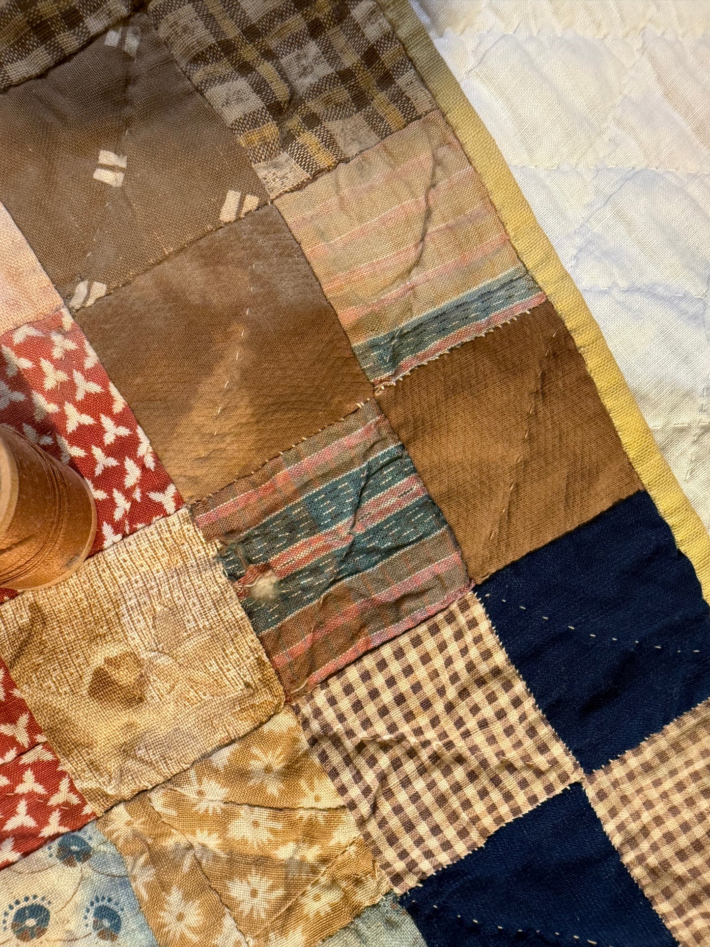 Scrappy Medallion Patchwork Fabrics Crib Quilt