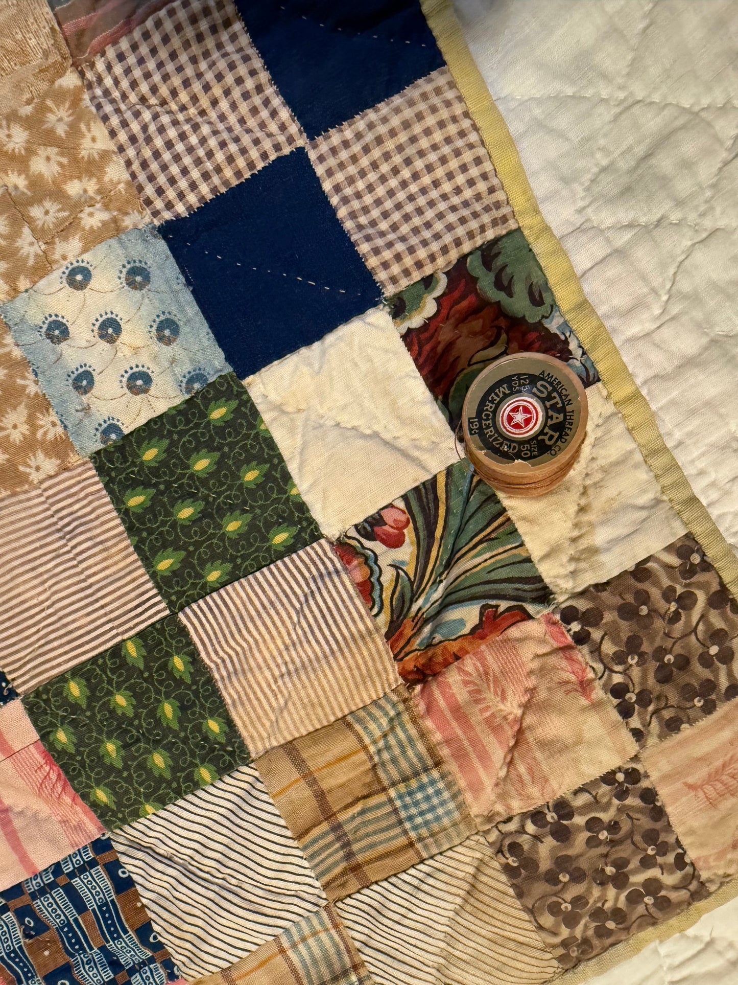 Scrappy Medallion Patchwork Fabrics Crib Quilt