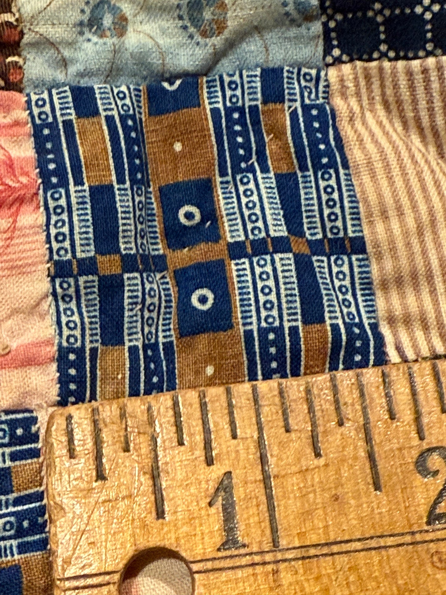 Scrappy Medallion Patchwork Fabrics Crib Quilt
