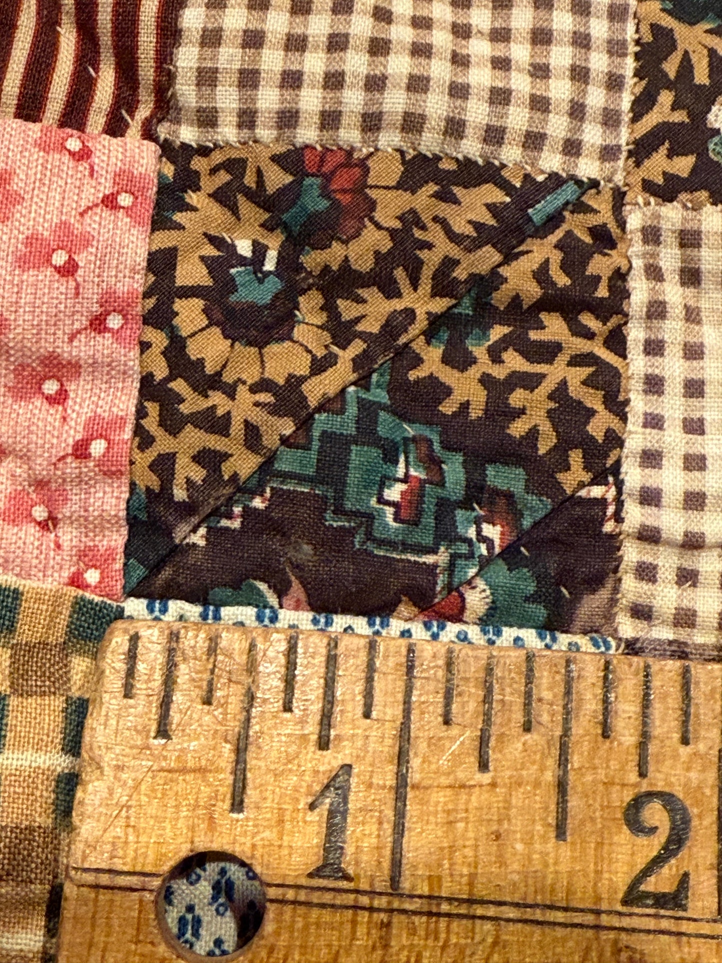 Scrappy Medallion Patchwork Fabrics Crib Quilt