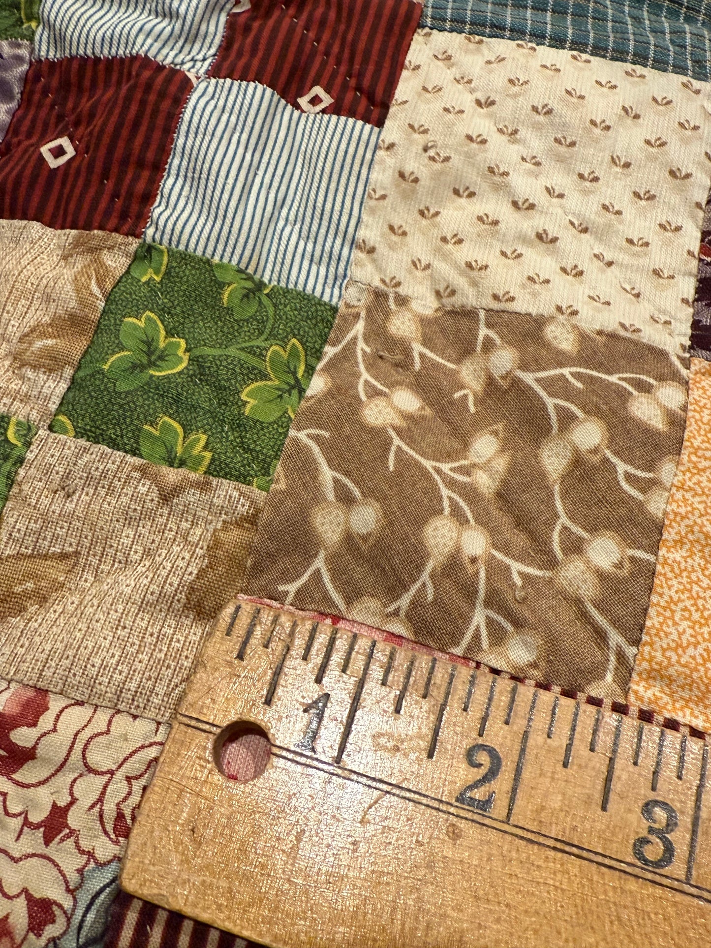 Scrappy Medallion Patchwork Fabrics Crib Quilt
