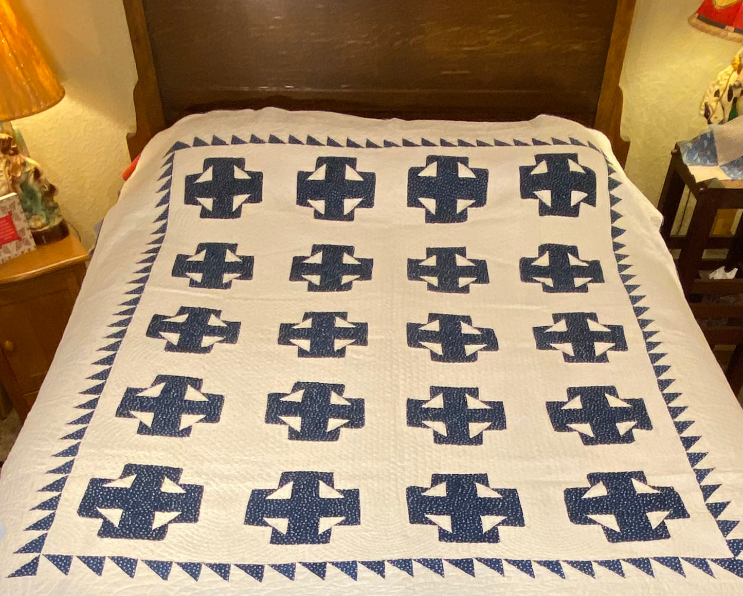 Double T Block Quilt with Sawtooth Border