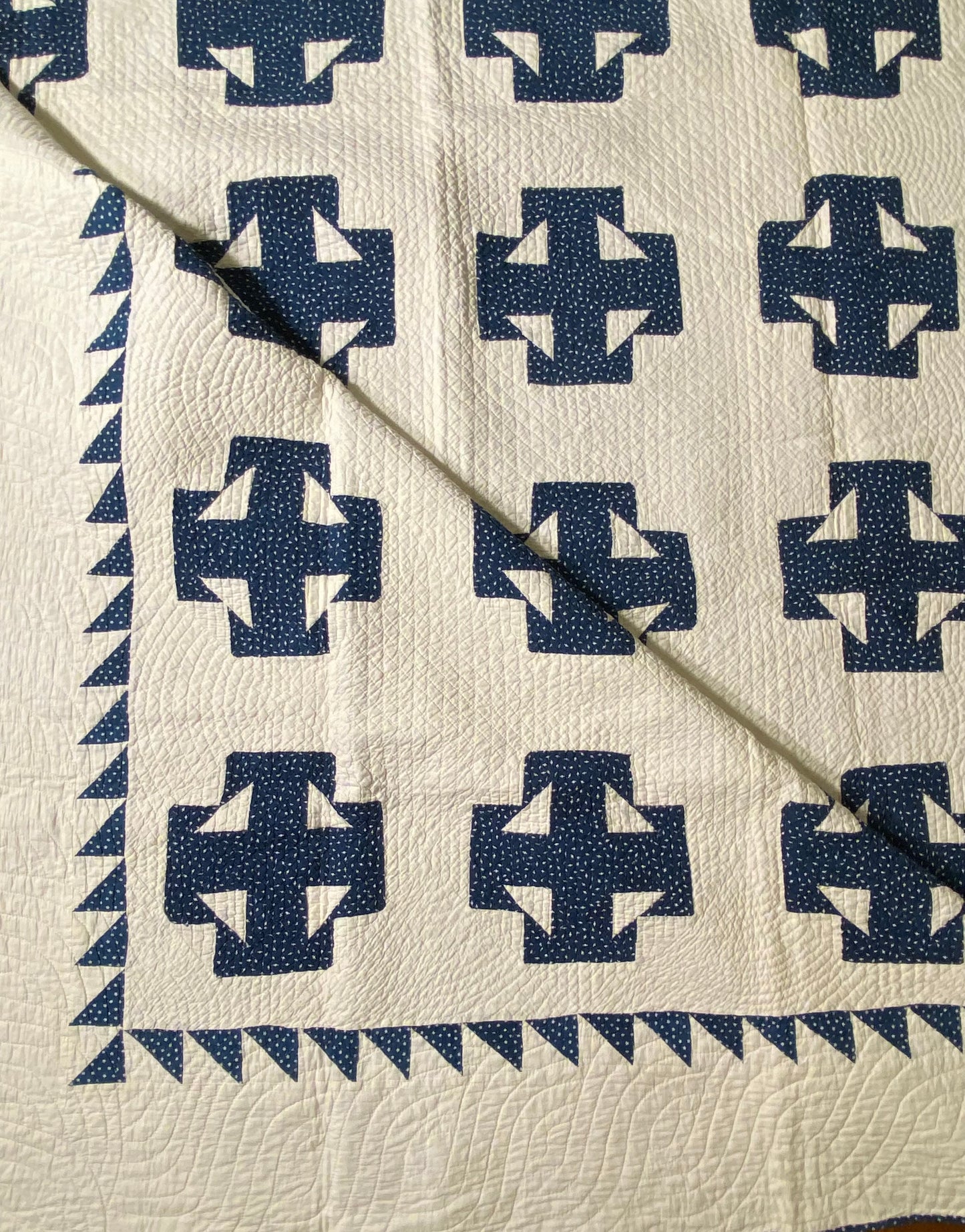 Double T Block Quilt with Sawtooth Border