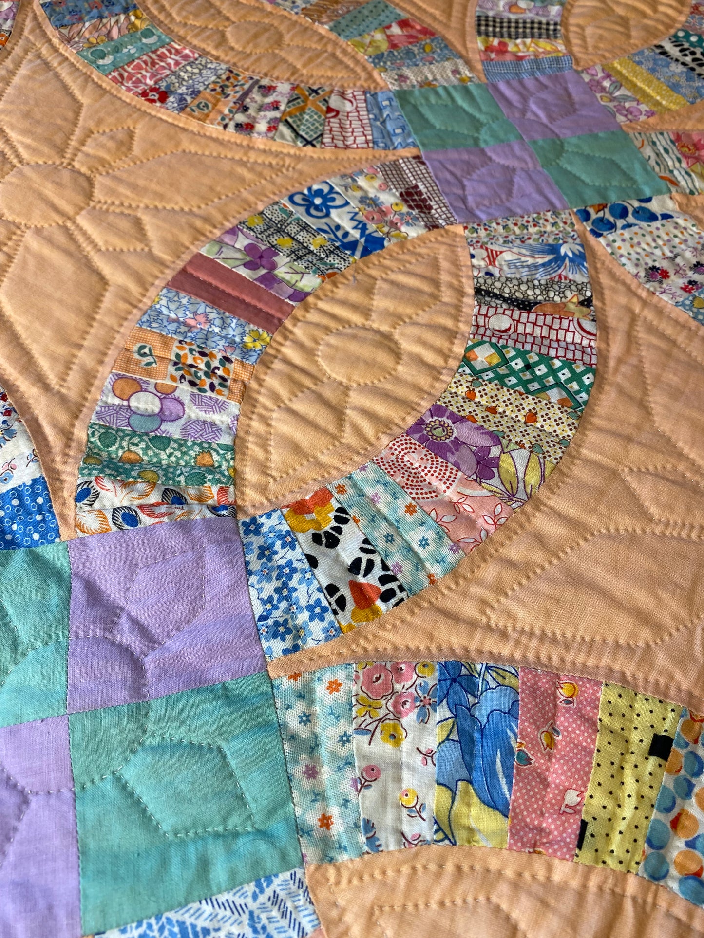 Stunning Double Wedding Ring Quilt