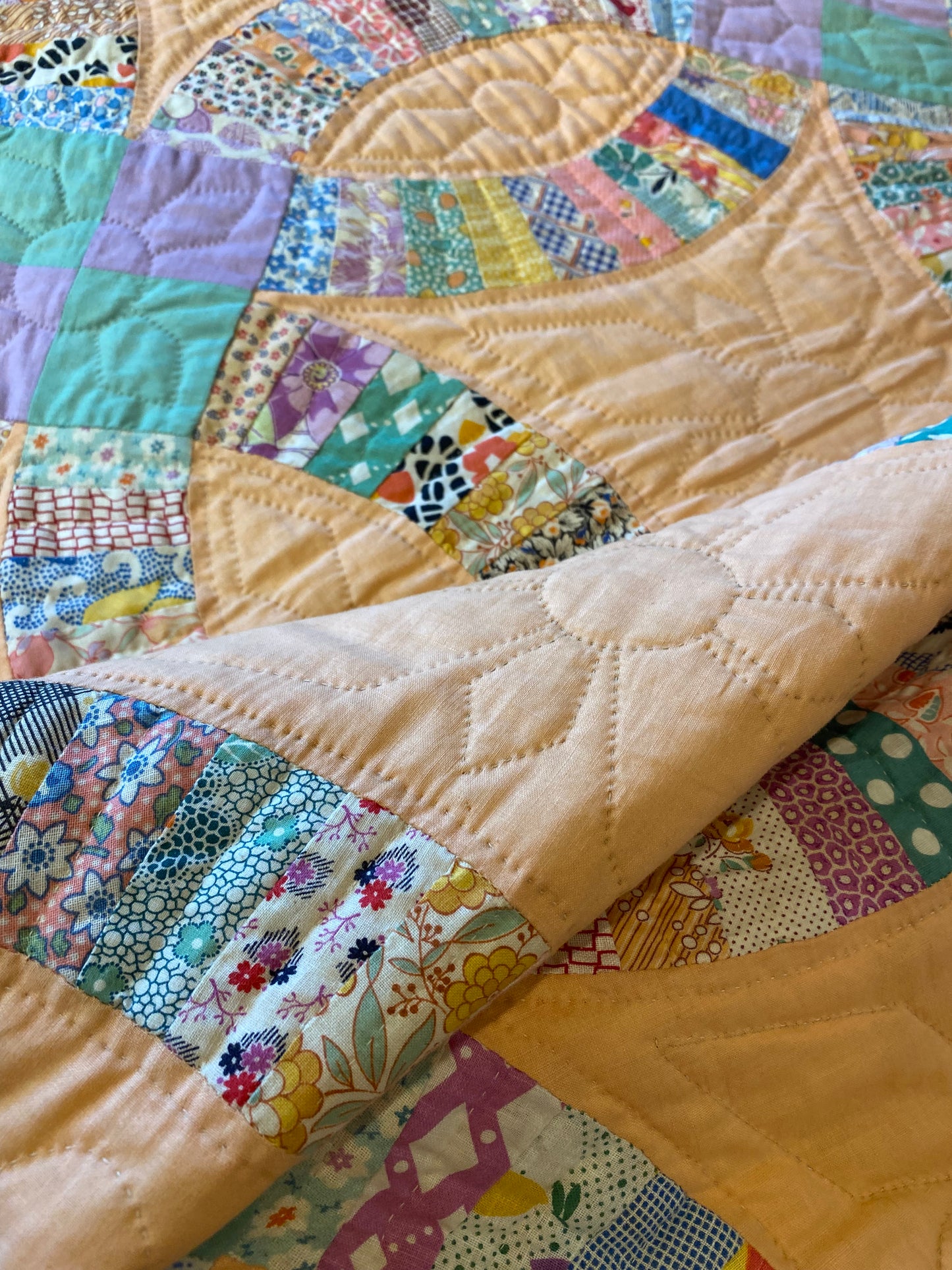 Stunning Double Wedding Ring Quilt