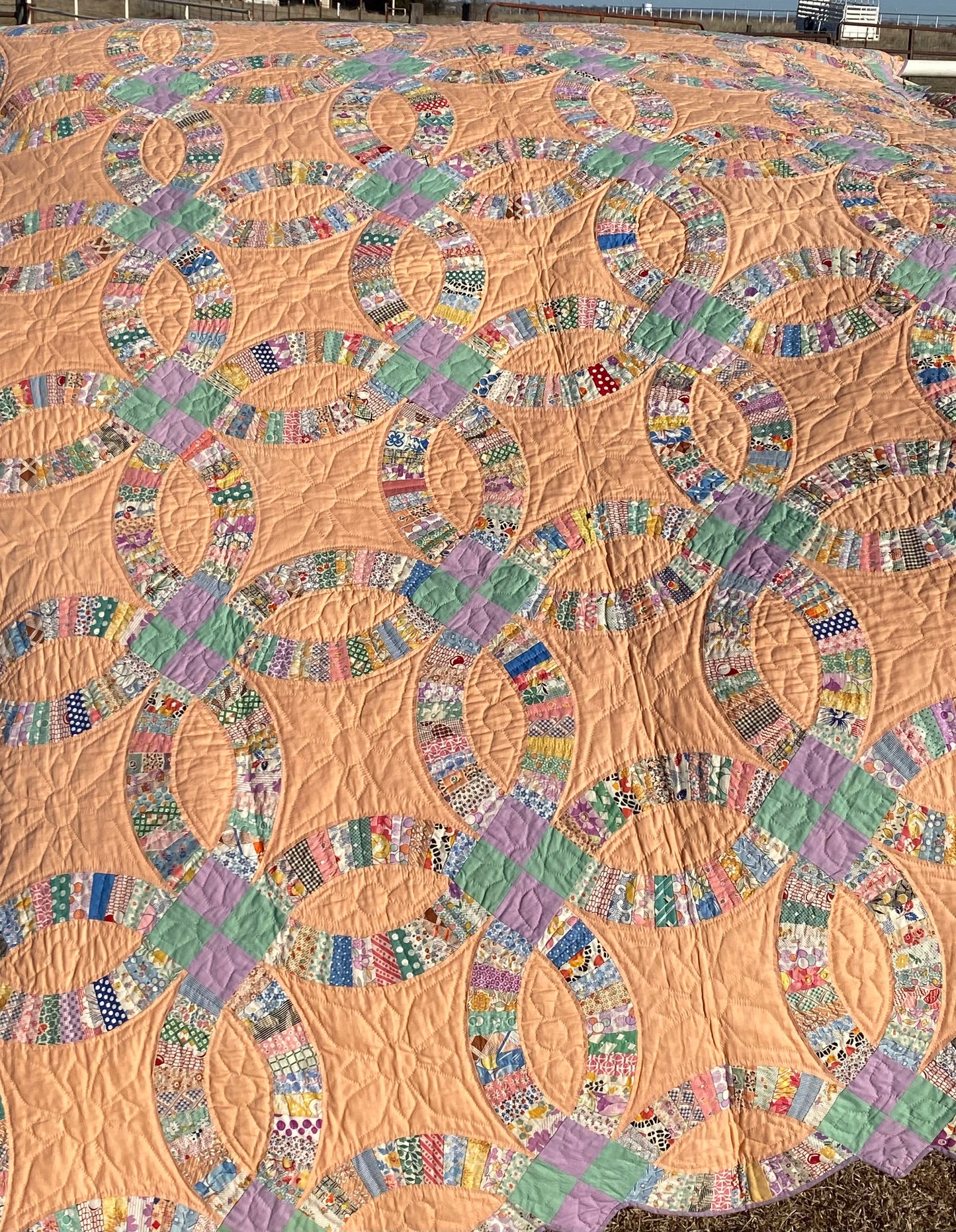 Stunning Double Wedding Ring Quilt