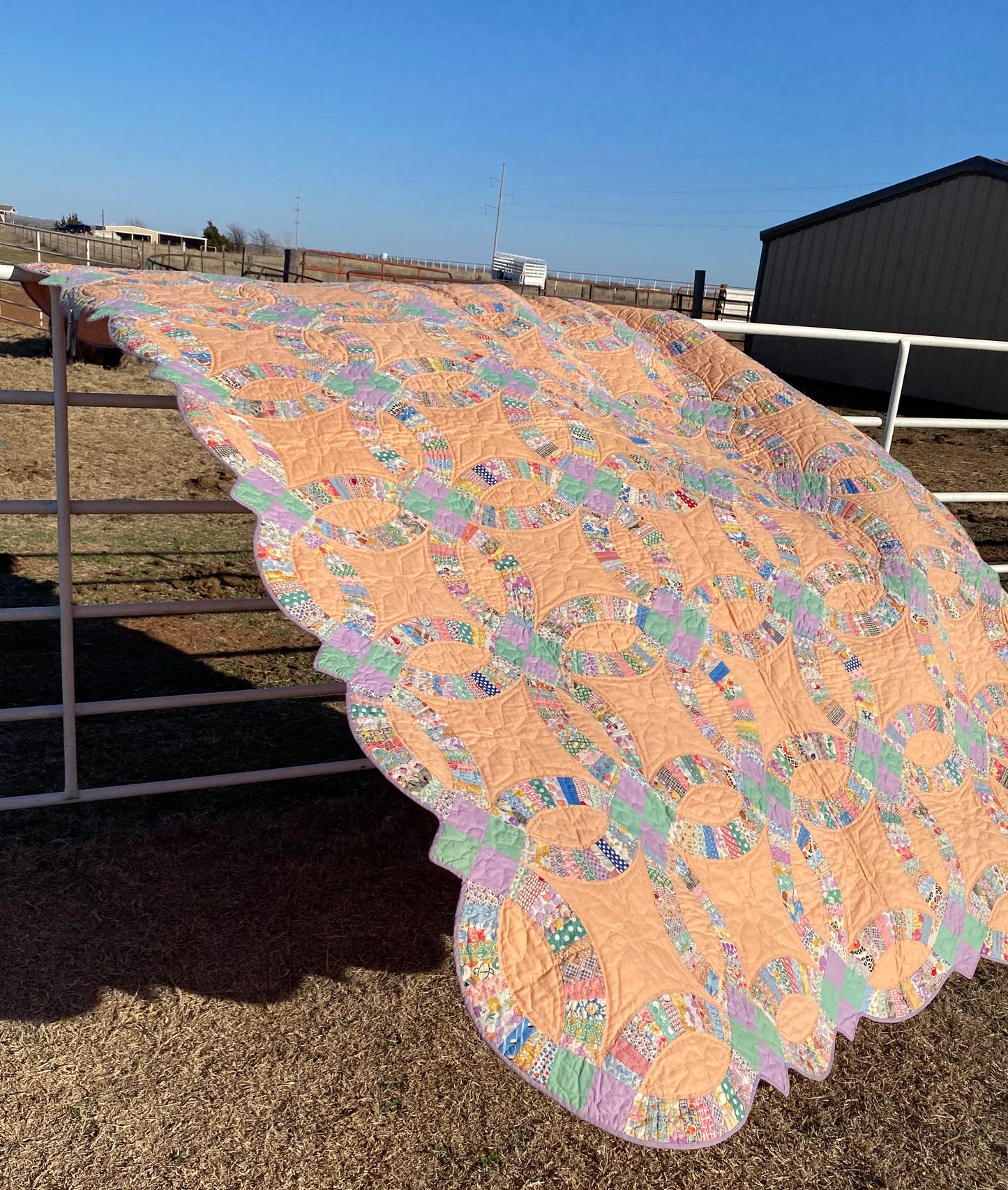 Stunning Double Wedding Ring Quilt