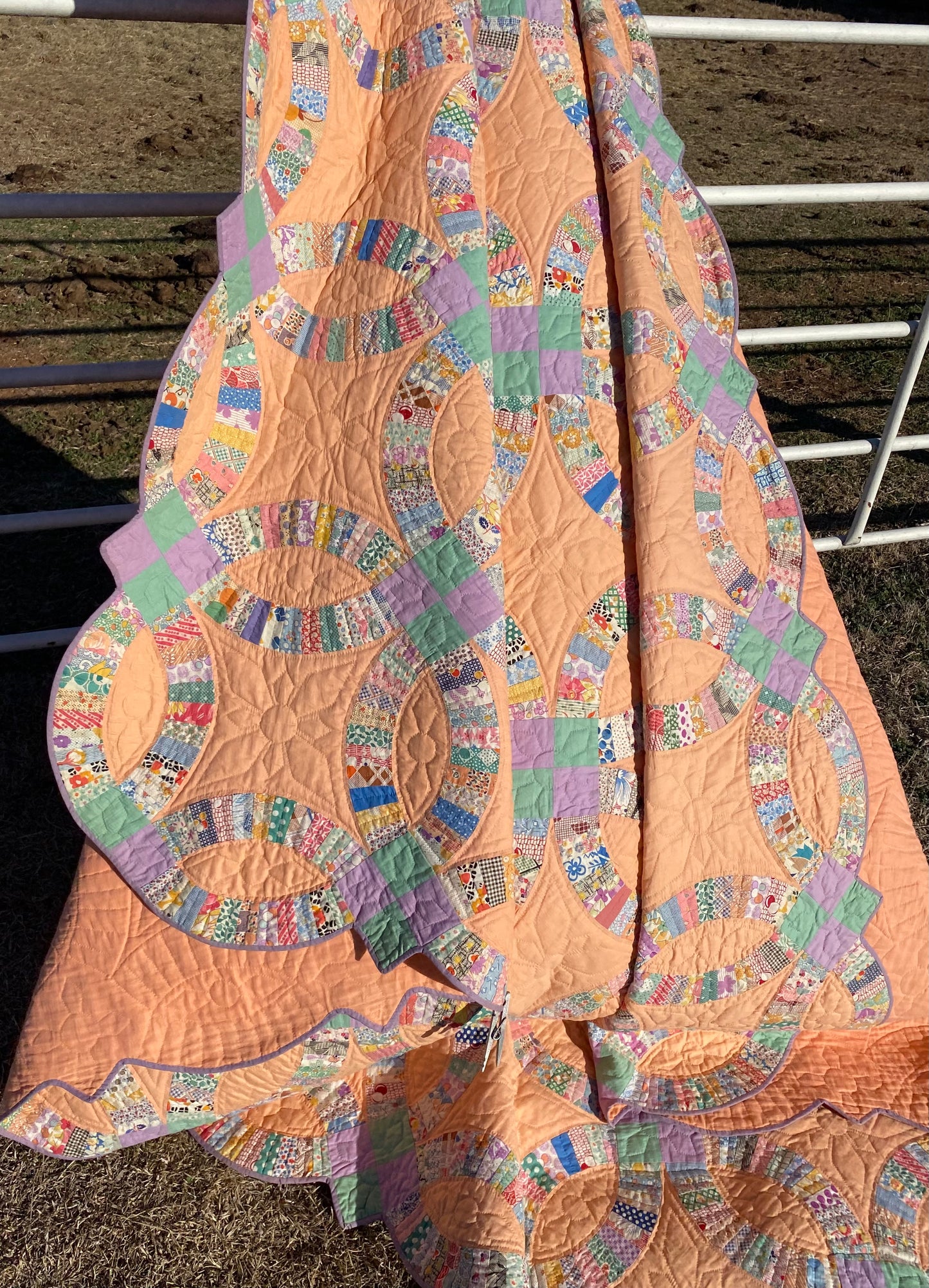 Stunning Double Wedding Ring Quilt