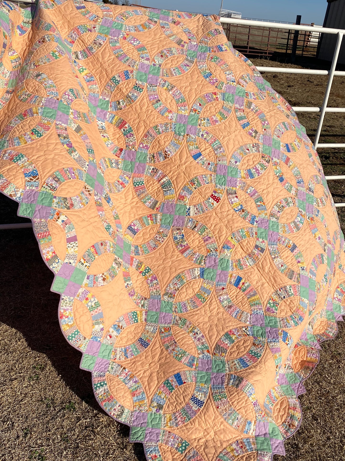 Stunning Double Wedding Ring Quilt
