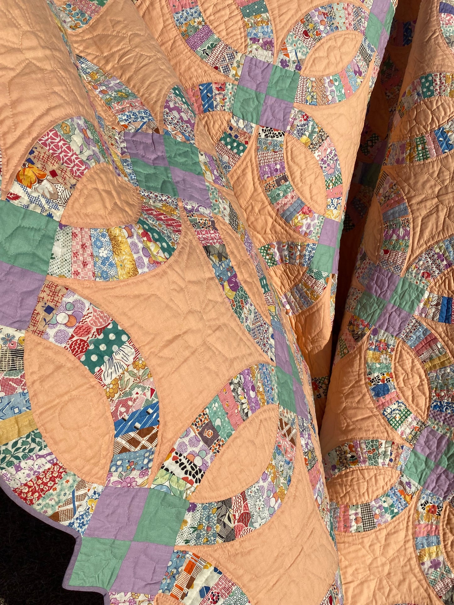 Stunning Double Wedding Ring Quilt