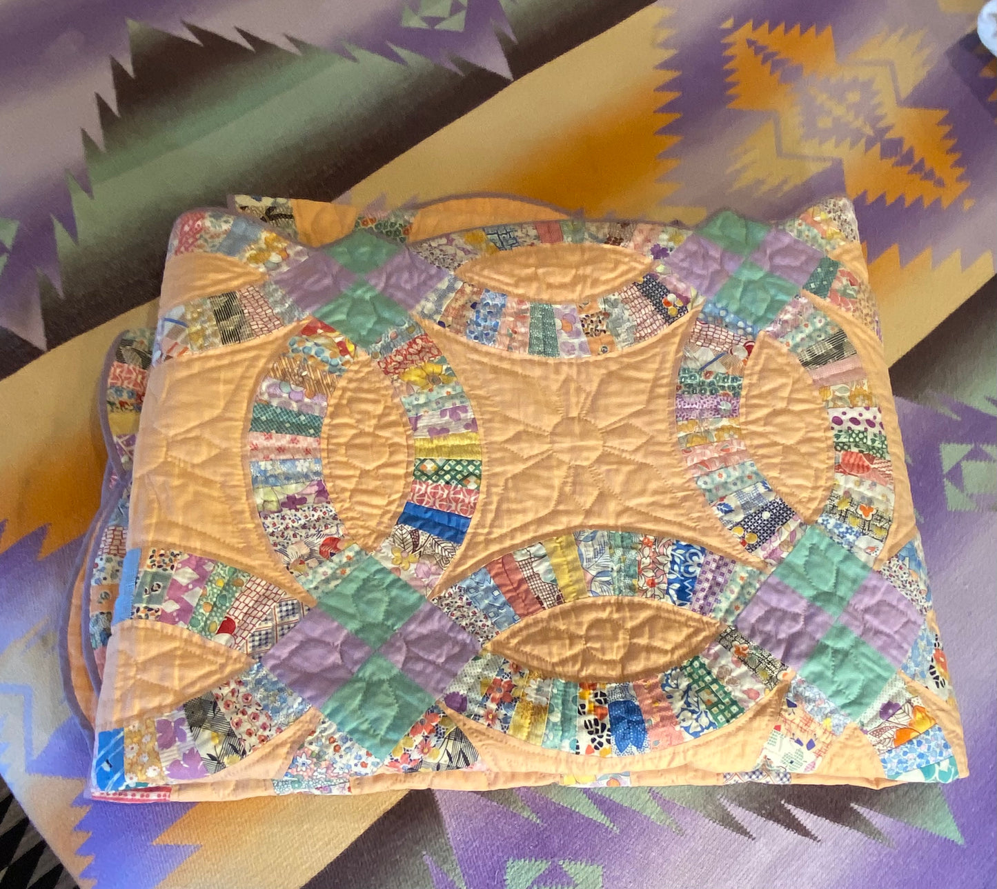 Stunning Double Wedding Ring Quilt