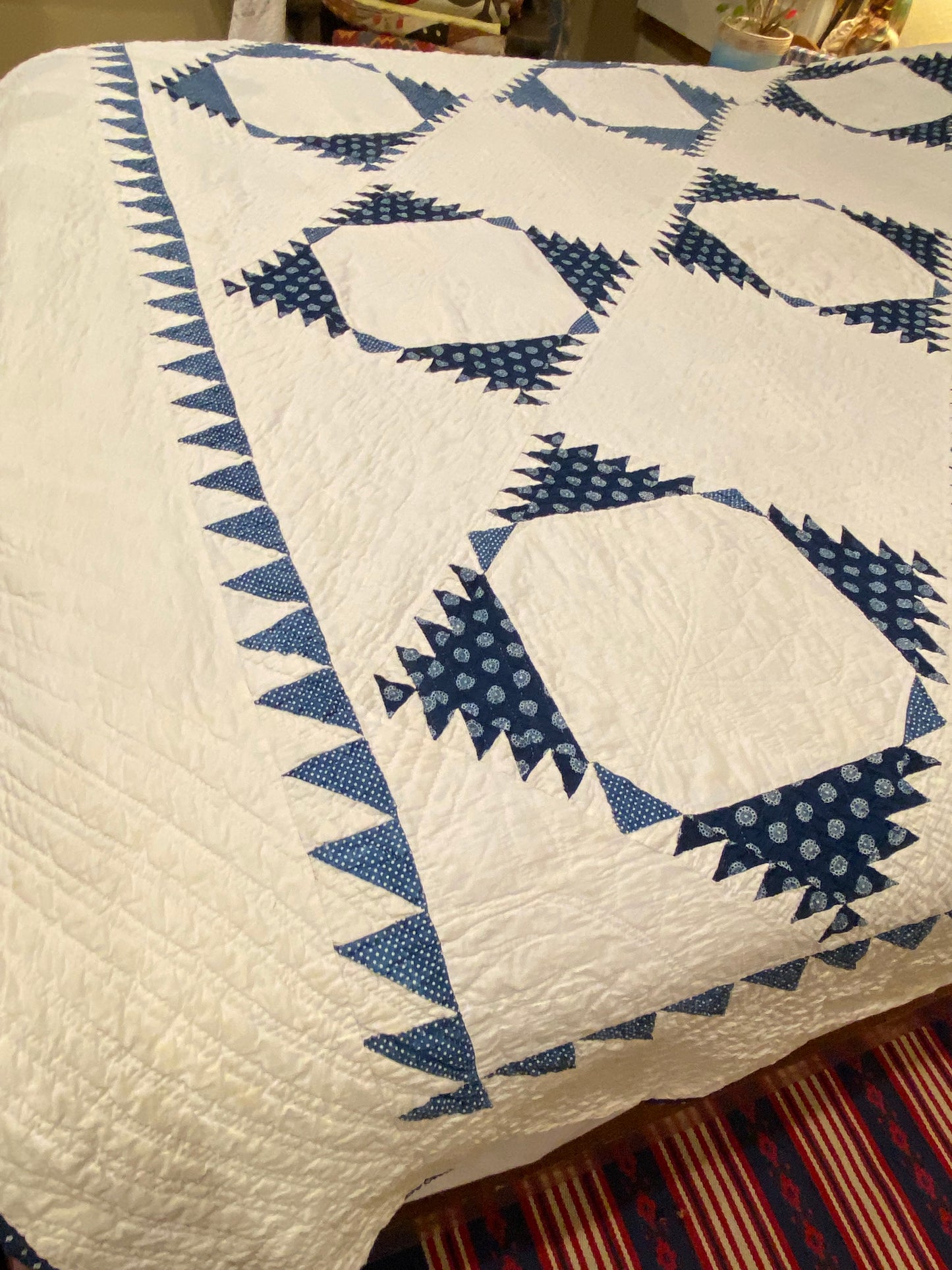 Sawtooth Square Variation Quilt with Sawtooth Border