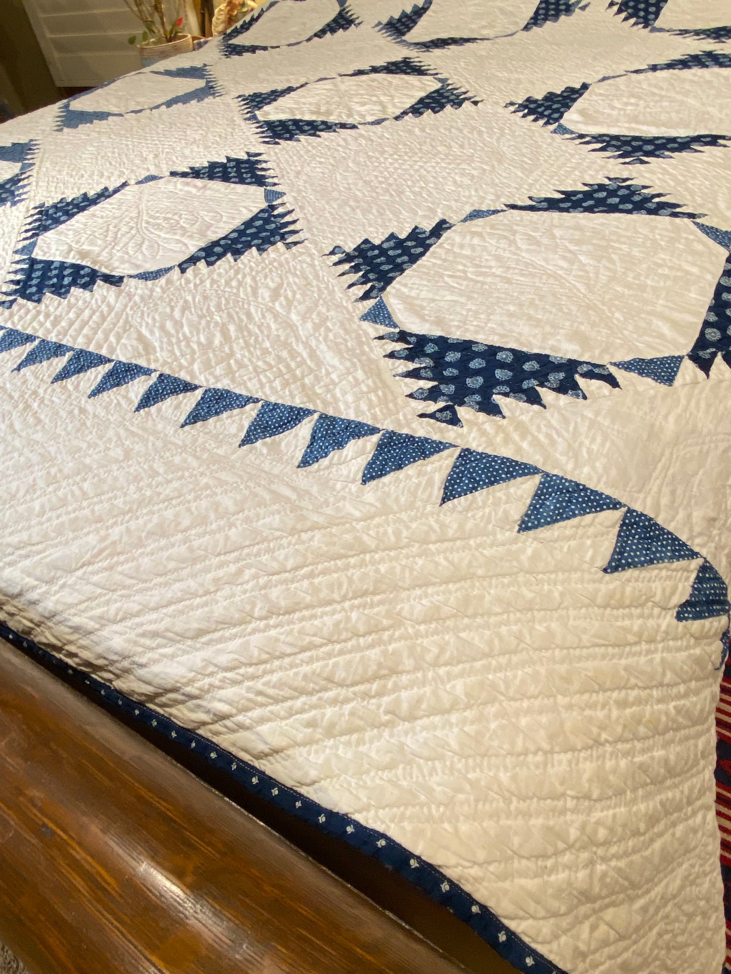 Sawtooth Square Variation Quilt with Sawtooth Border