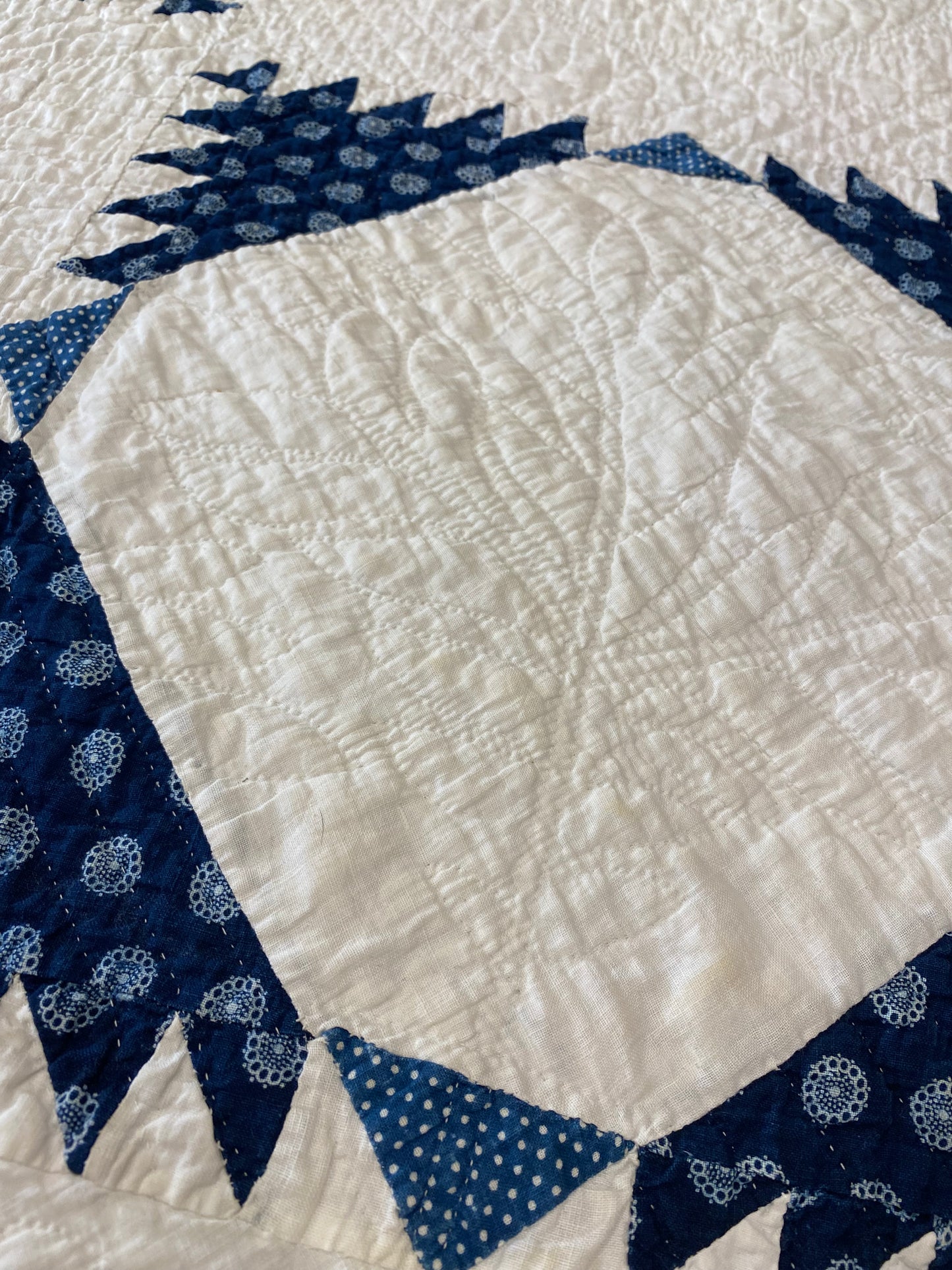 Sawtooth Square Variation Quilt with Sawtooth Border