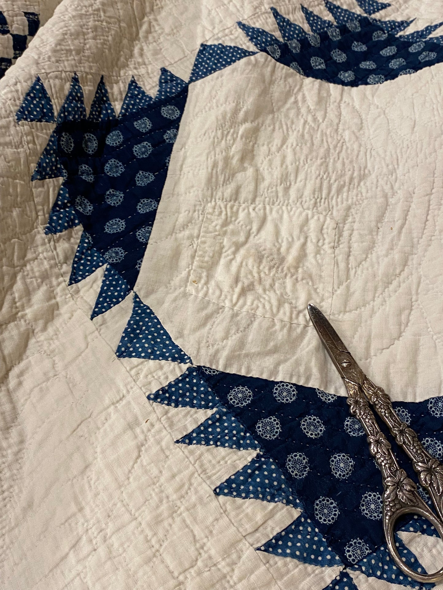 Sawtooth Square Variation Quilt with Sawtooth Border