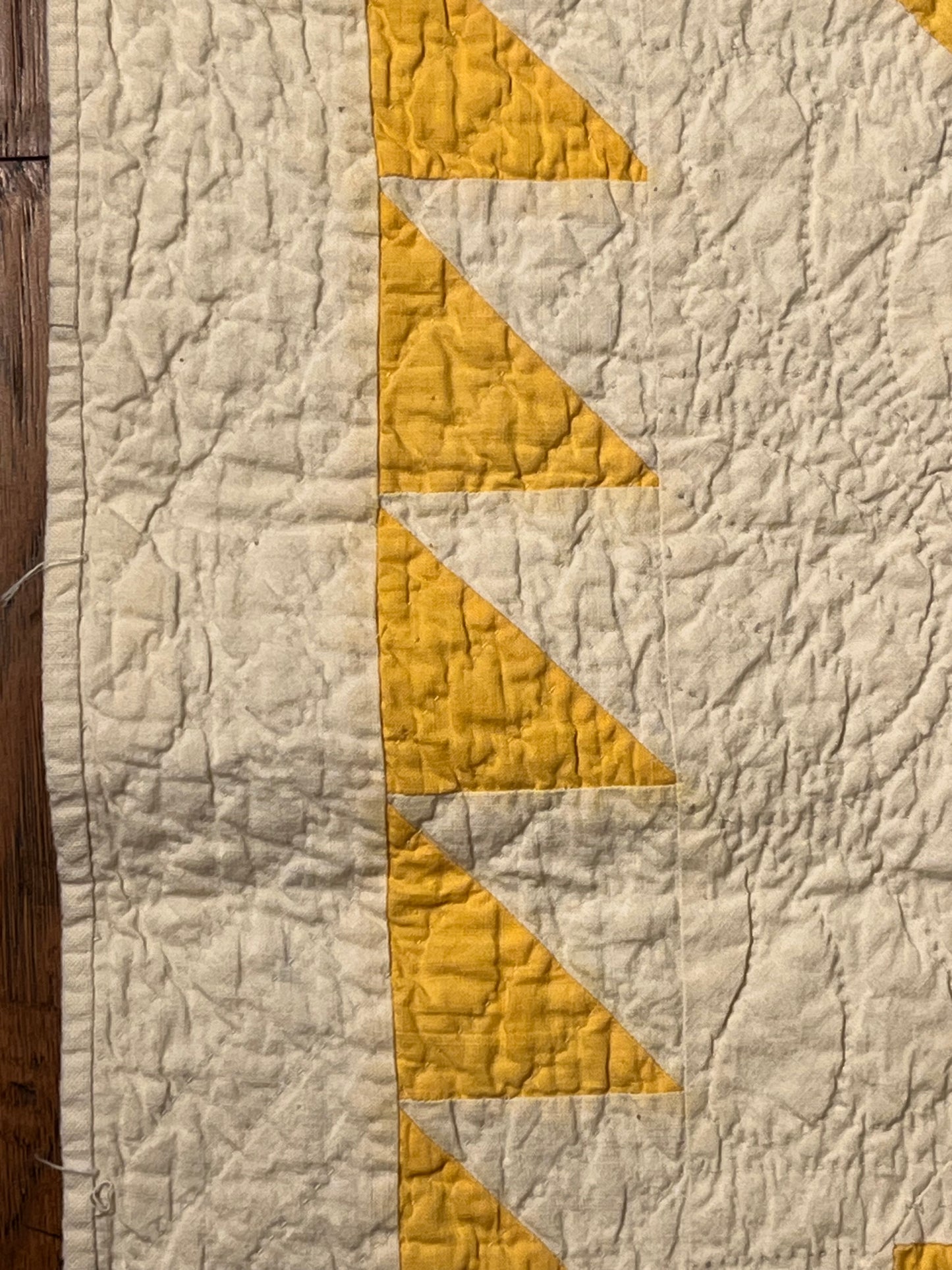 Flyfoot Quilt with Sawtooth Border