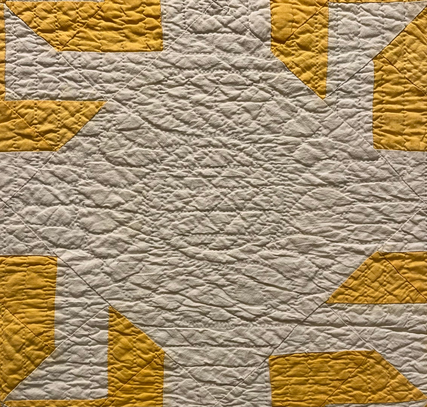 Flyfoot Quilt with Sawtooth Border