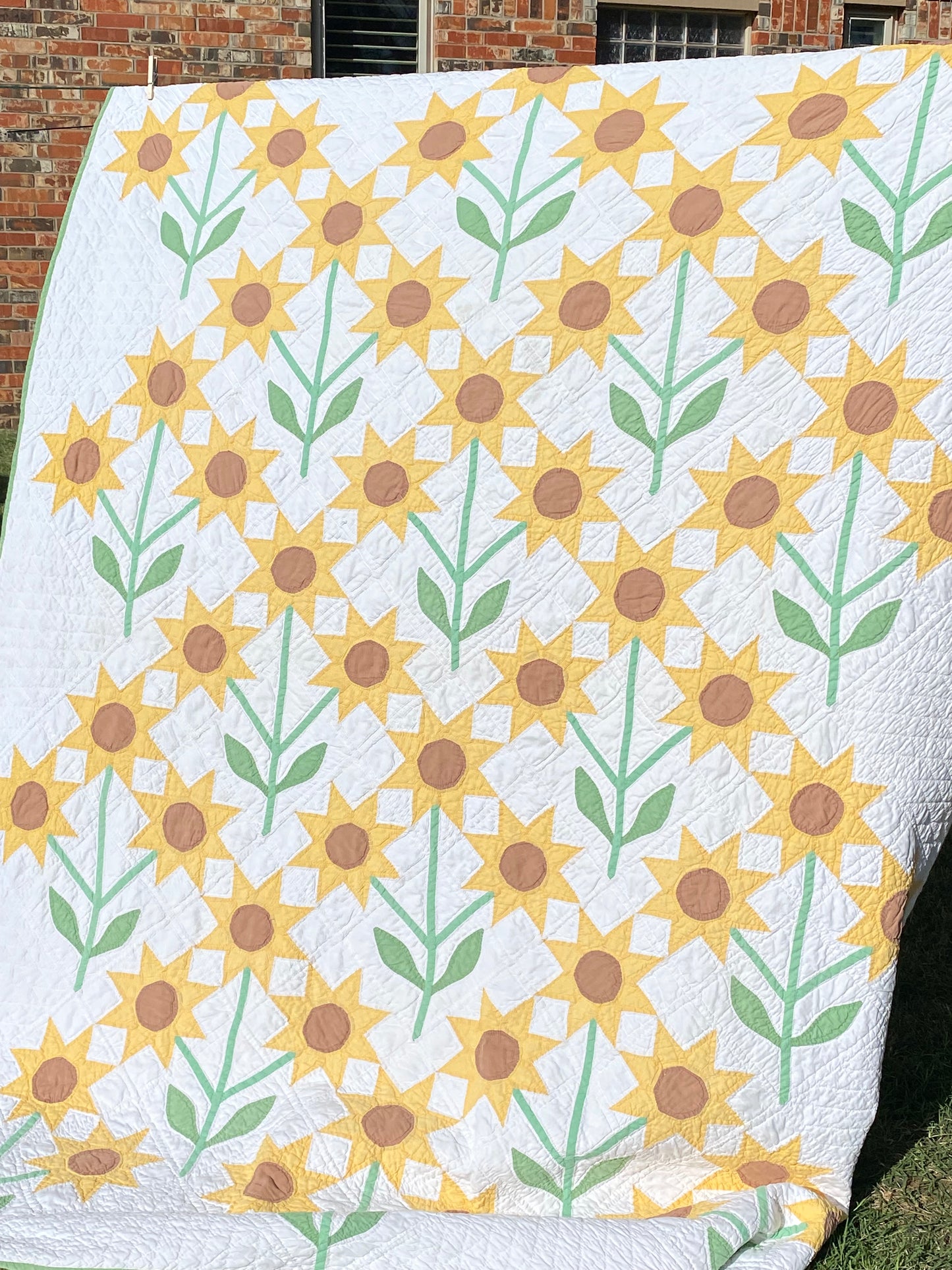 Triple Sunflowers Quilt