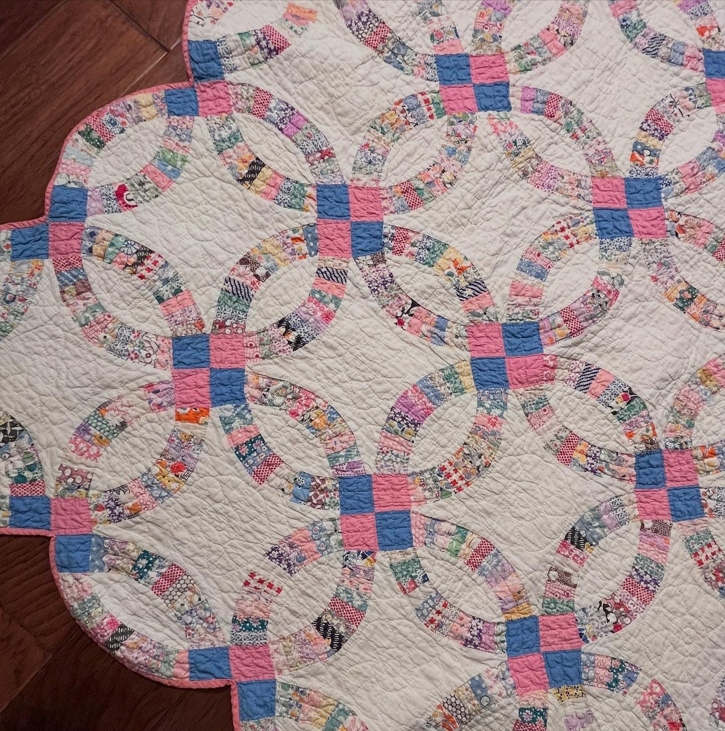 Small Pieced Double Wedding Ring Quilt