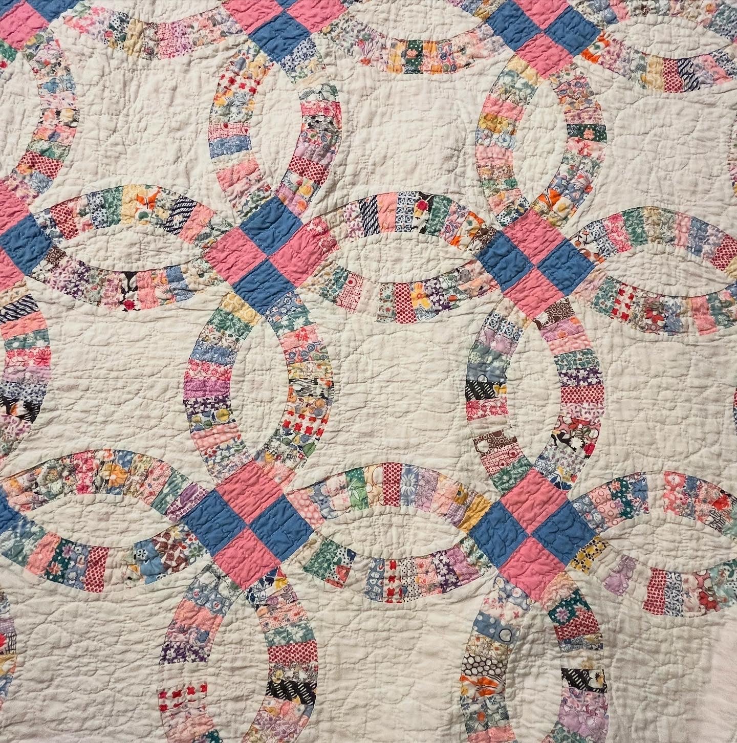 Small Pieced Double Wedding Ring Quilt