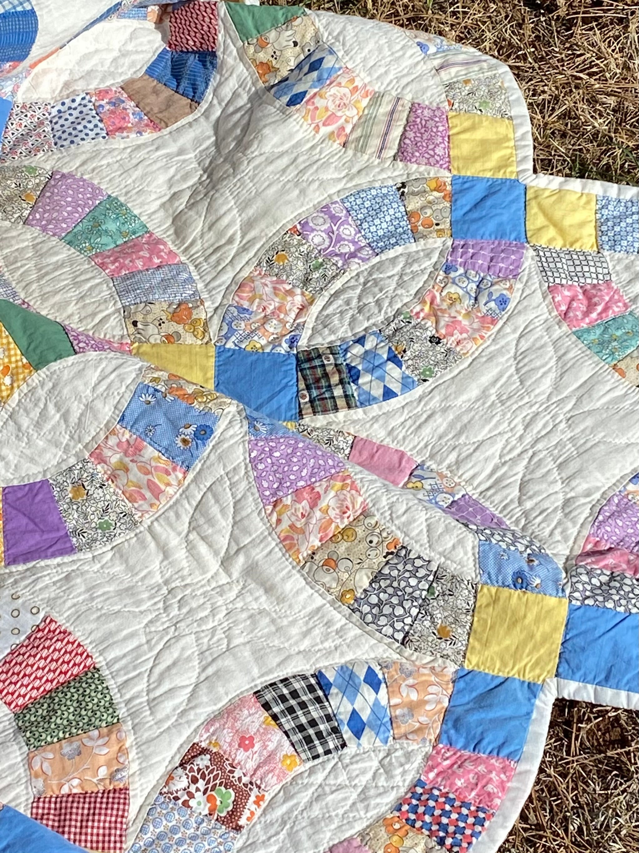 Vintage popular Double Wedding Ring Quilt 91x72