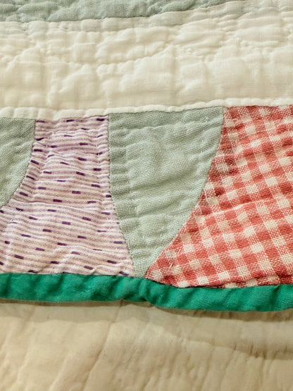 Dresden Plate with Rainbow Border Quilt