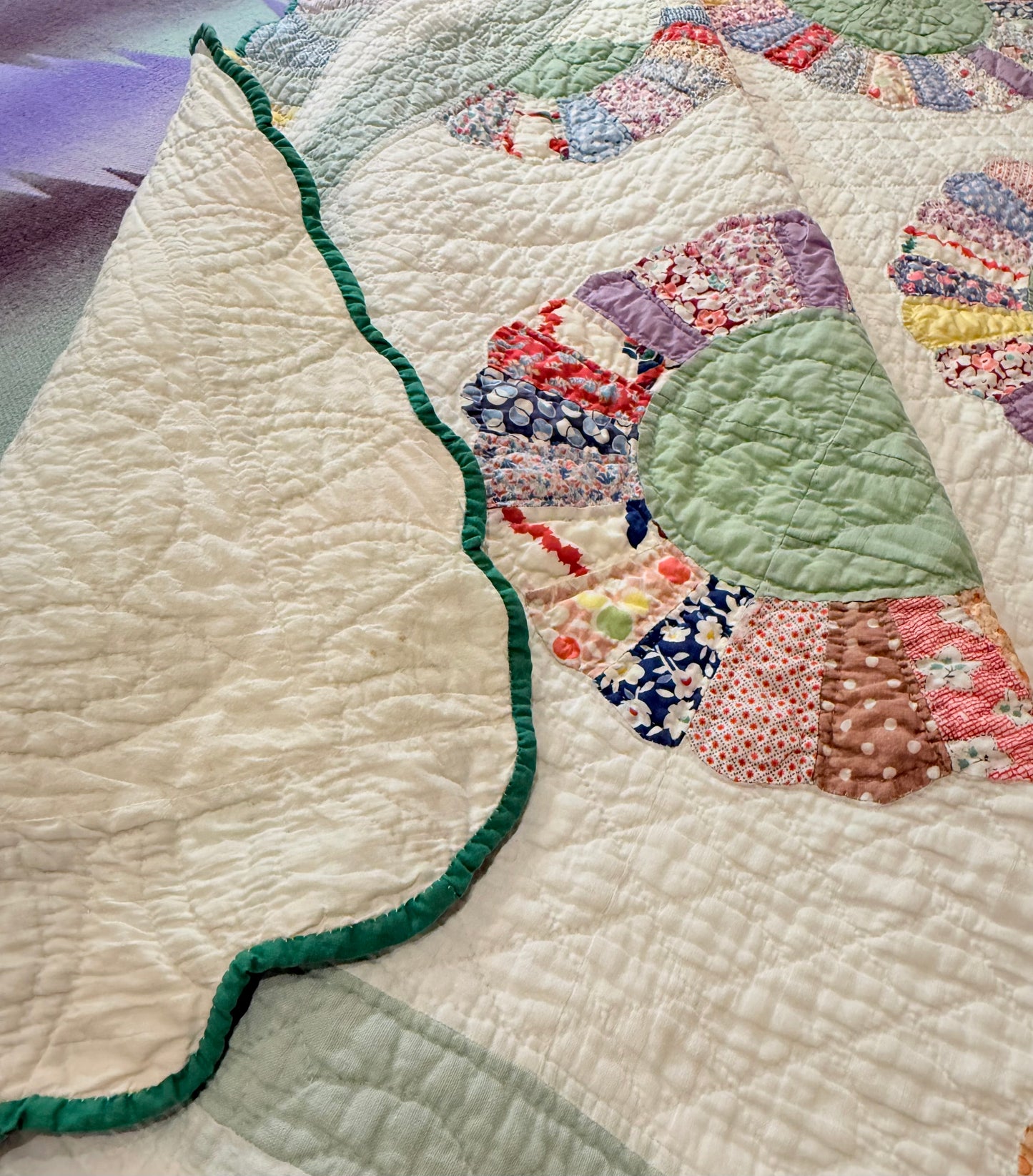 Dresden Plate with Rainbow Border Quilt