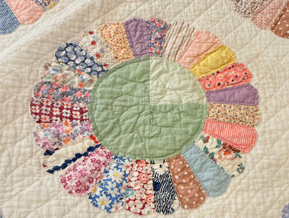 Dresden Plate with Rainbow Border Quilt
