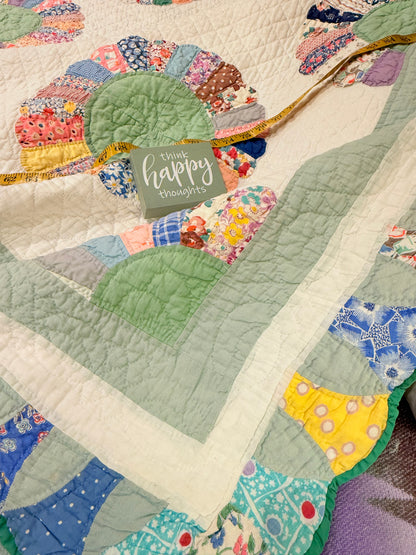 Dresden Plate with Rainbow Border Quilt