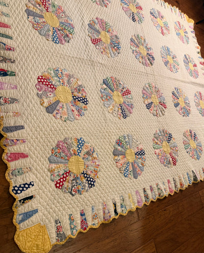 Dresden Plate Quilt with Cone Border